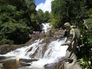 達坦拉瀑布 (Datanla Falls)